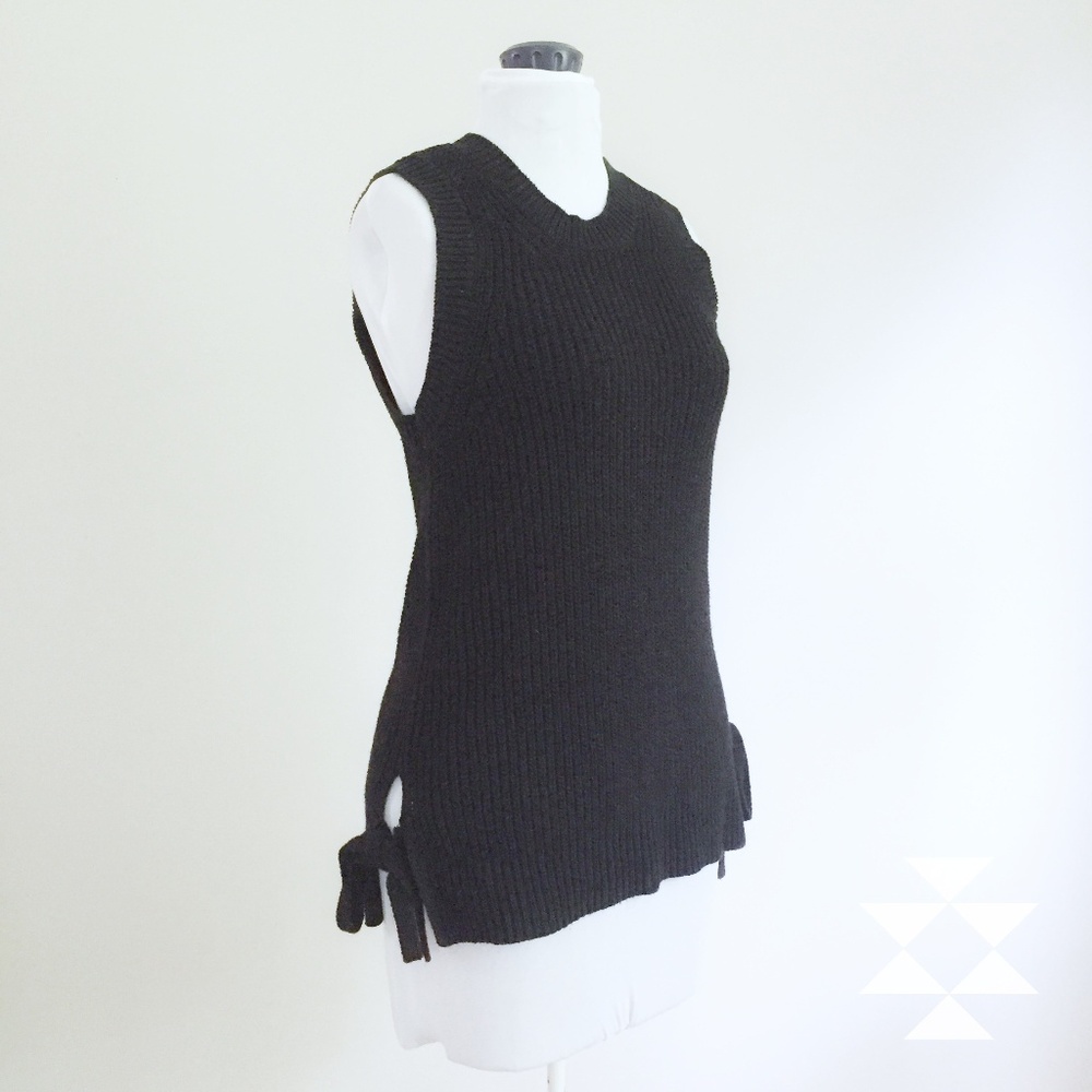 LOFT Black Sleeveless Sweater Top M